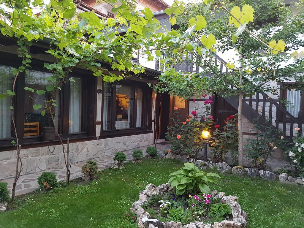 Trenchova Guest House Bansko Bagian luar foto