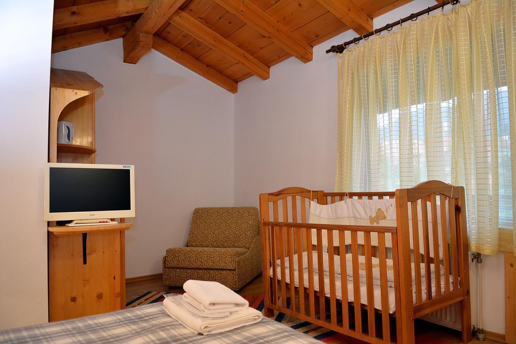 Trenchova Guest House Bansko Bagian luar foto